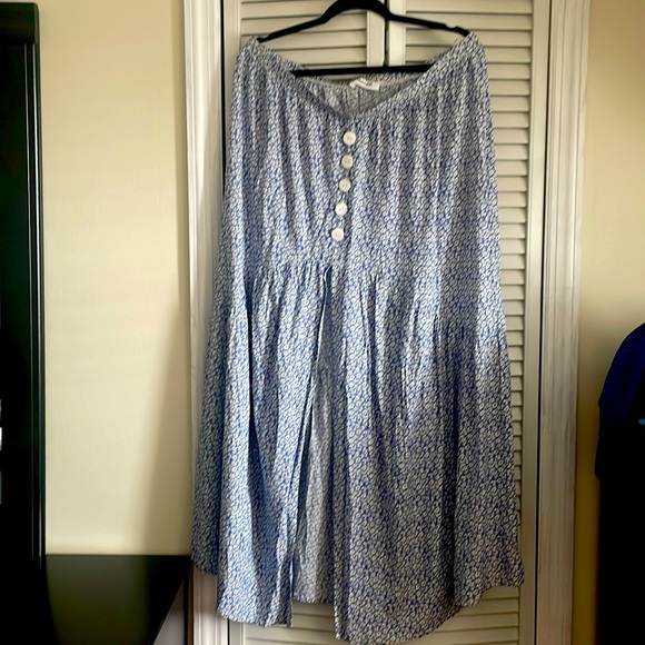Gorgeous cute maxi skirt never worn tags off light and flawy - Picture 1 of 7